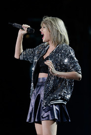 tswift271115BZNimage6.jpg