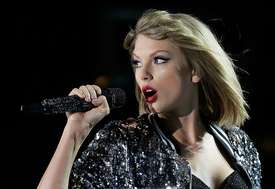 tswift271115BZNimage14.jpg