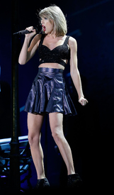 tswift271115BZNimage15.jpg