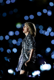 tswift271115BZNimage35.jpg