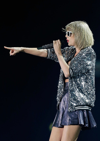 tswift271115BZNimage38.jpg