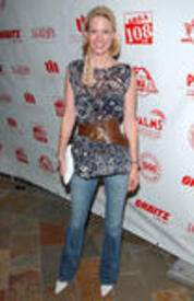 th_January_Jones_944_002.jpg