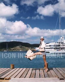 RE324.48_ICON_INTERNATIONAL.jpg