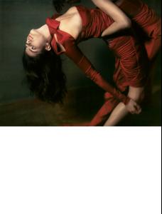 58626_Vogue_Fran01a_Dezembro2003Janeiro2004_phGlenLuchford_IsabeliFontana_04_122_818lo.jpg