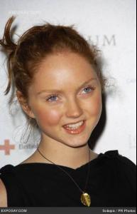 lily_cole_fortune_forum_summit_at_the_royal_courts_of_justice_in_london_on_november_30_2007_1ub6Yi.jpg
