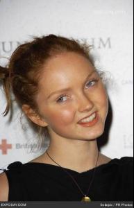 lily_cole_fortune_forum_summit_at_the_royal_courts_of_justice_in_london_on_november_30_2007_oJinRc.jpg