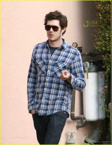 adam_brody_plaid_03.jpg