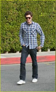 adam_brody_plaid_02.jpg