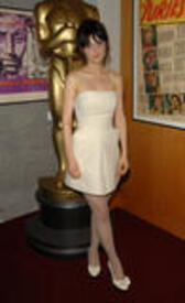 th_Celebutopia-Zooey_Deschanel-The_34th_Annual_Student_Academy_Awards_Ceremony_in_Beverly_Hills-10.jpg