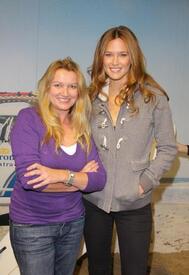 001_bar_refaeli_wants_to_save_the_beaches.jpg