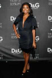 th_Celebutopia-Gabrielle_Union_arrives_at_the_grand_opening_of_the_D6G_Flagship_Boutique-01.jpg