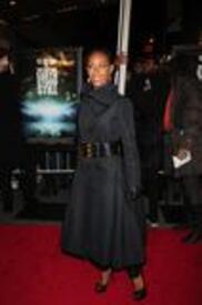 th_Jada_Pinkett_Smith_-_Premiere_of_2The_Day_The_Earth_Stood_Still7_CU_ISA_03.jpg