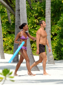 Naomi_Campbell_in_vacation_on_the_Maldives_03.jpg