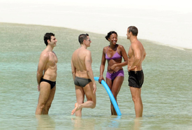 Naomi_Campbell_in_vacation_on_the_Maldives_08.jpg