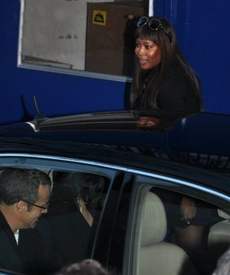 Naomi_Campbell_leaves_a_Dublin_hotel_10.jpg