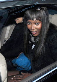 Naomi_Campbell_leaves_a_Dublin_hotel_12.jpg