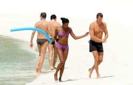 Naomi_Campbell_in_vacation_on_the_Maldives_01.jpg