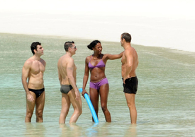 Naomi_Campbell_in_vacation_on_the_Maldives_06.jpg