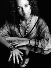 missy_celeb-city.org_Alicia_Keys__Gregg_Delman_Photoshoot_003.jpg