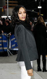 celebrity-paradise.com-The_Elder-Zoe_Saldana_2009-12-14_-_Visit_Late_Show_With_David_Letterman_174.jpg