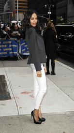 celebrity-paradise.com-The_Elder-Zoe_Saldana_2009-12-14_-_Visit_Late_Show_With_David_Letterman_987.jpg