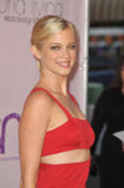 th_celebrity-paradise.com-The_Elder-Amy_Smart_2009-10-25_-_20th_anniversary_EMA.jpg