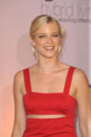 th_celebrity-paradise.com-The_Elder-Amy_Smart_2009-10-25_-_20th_anniversary_EMA_033.jpg