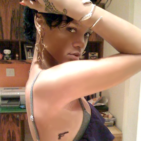 400_rihanna_myspace_090326_bangbang.jpg