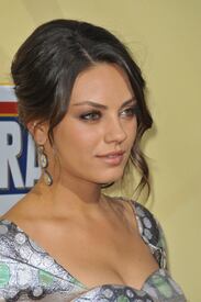 Mila Kunis_Extract premiere_Cinerama Dome_LA_240809_004.jpg