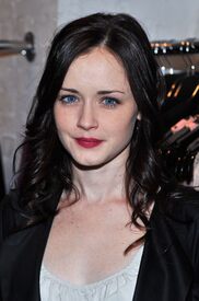 Alexis_Bledel_Twinkle_By_Wenlan_Pop-Up_Shop_opening_party_101209_003.jpg