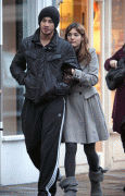 th_4d768360023030.gif