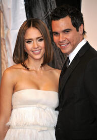 90367_JessicaAlba_Mat25_122_120lo.jpg