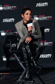 celebrity_paradise.com_TheElder_HalleBerry2010_11_29_atVarietysLosAngelesscreeningseries2.jpg