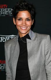 celebrity_paradise.com_TheElder_HalleBerry2010_11_29_atVarietysLosAngelesscreeningseries5.jpg