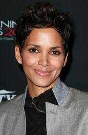 celebrity_paradise.com_TheElder_HalleBerry2010_11_29_atVarietysLosAngelesscreeningseries7.jpg