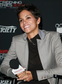 celebrity_paradise.com_TheElder_HalleBerry2010_11_29_atVarietysLosAngelesscreeningseries9.jpg