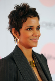 HalleBerryHelenMirrenPower100WomeninEntertainmentBreakfastinBeverlyHills_December720101.jpg