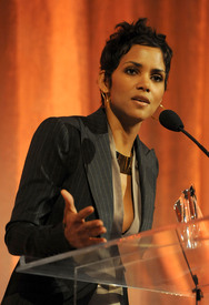 HalleBerryHelenMirrenPower100WomeninEntertainmentBreakfastinBeverlyHills_December7201017.jpg