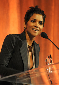 HalleBerryHelenMirrenPower100WomeninEntertainmentBreakfastinBeverlyHills_December7201018.jpg