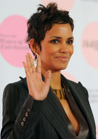 HalleBerryHelenMirrenPower100WomeninEntertainmentBreakfastinBeverlyHills_December720102.jpg