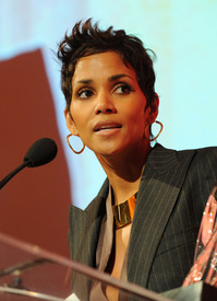 HalleBerryHelenMirrenPower100WomeninEntertainmentBreakfastinBeverlyHills_December7201023.jpg