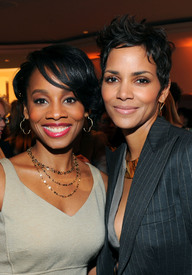 HalleBerryHelenMirrenPower100WomeninEntertainmentBreakfastinBeverlyHills_December7201026.jpg