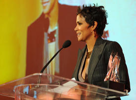 HalleBerryHelenMirrenPower100WomeninEntertainmentBreakfastinBeverlyHills_December7201027.jpg