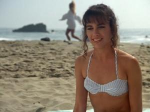 Susanna Hoffs Gorgeous Babe Adjusting Bikini Top - The Allnighter (1987). 