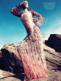 Harpers_Bazaar_UK_2011-01_10.jpg