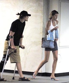 leo_crutches5.jpg