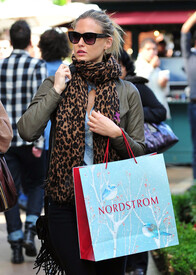 Bar Refaeli Bar Refaeli Out Christmas Shopping ENBnaeKhM0ol.jpg