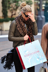 Bar Refaeli Bar Refaeli Out Christmas Shopping fEOdZy-B-FFl.jpg