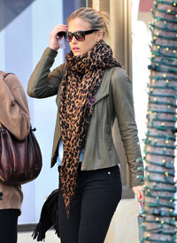 Bar Refaeli Bar Refaeli Out Christmas Shopping WTyRVzhkXhZl.jpg