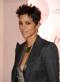 HalleBerryHollywoodReporter_sAnnualPower100WomenInEntertainmentBreakfast_21.jpg